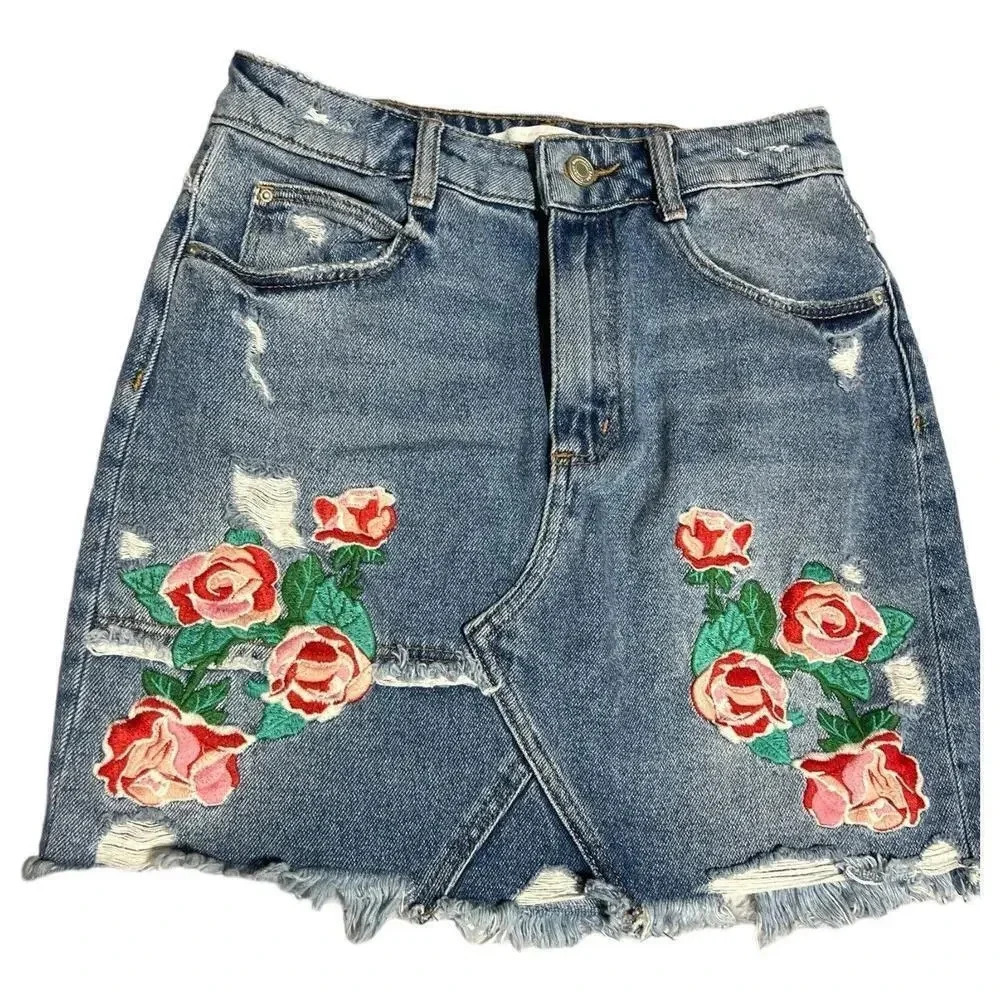 Zara Trafaluc Basic Distressed Denim Rose Floral Embroidered‎ Fray Skirt Size XS